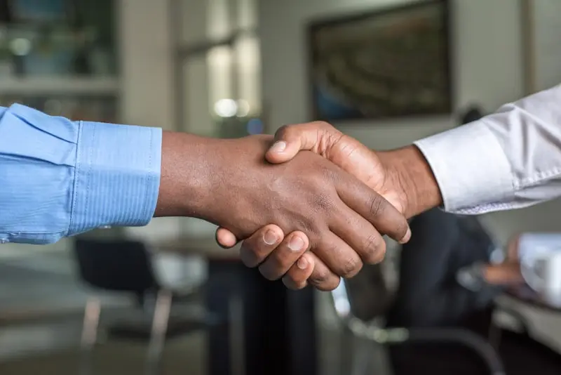 How to tell if an SEO company in India is trustworthy - client and SEO consultant meeting