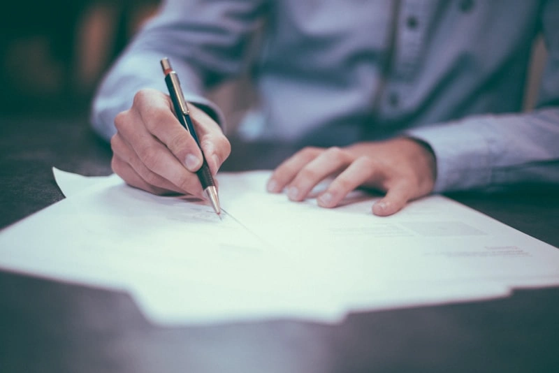 What to look for in an SEO services contract before signing a retainer agreement